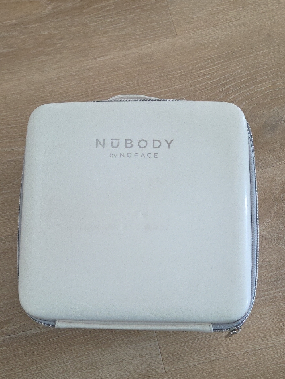 NuFace NuBody White Hard Case with Gray Trim
